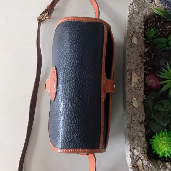 Dooney & Bourke Essex crossbody, Midnight Blue, 1993 - Picture 4 of 13